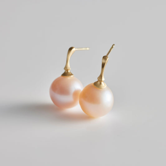 【Lake Biwa Pearls】Large round pearl earrings 001