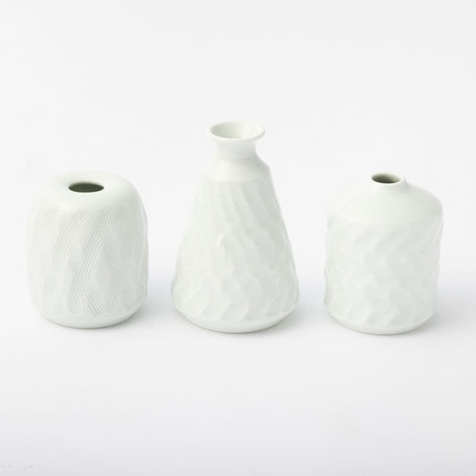 [Issin Kiln] White Porcelain Hand-carved Set of 3 Single-flower Vases,  Comb pattern engraving & Random Comb Engraving