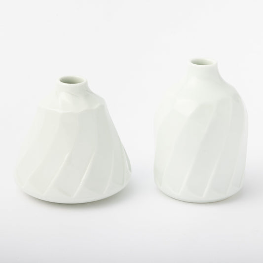 [Issin Kiln] White Porcelain Hand-carved Set of 2 Single-flower Vases / Diagonal engraving