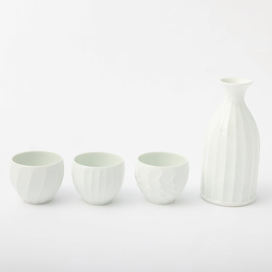 [Issin Kiln] White Porcelain Hand-carved Sake Bottle and Cup Set