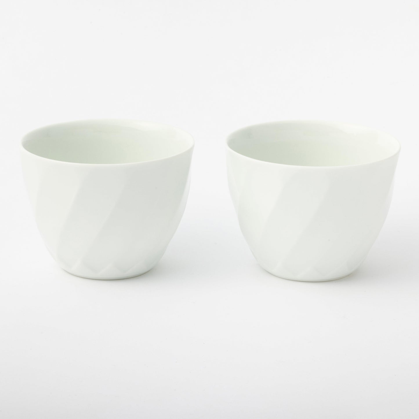 [Issin Kiln] White Porcelain Hand-carved Set of 2 Japanese Teacup,  Diagonal Engraving