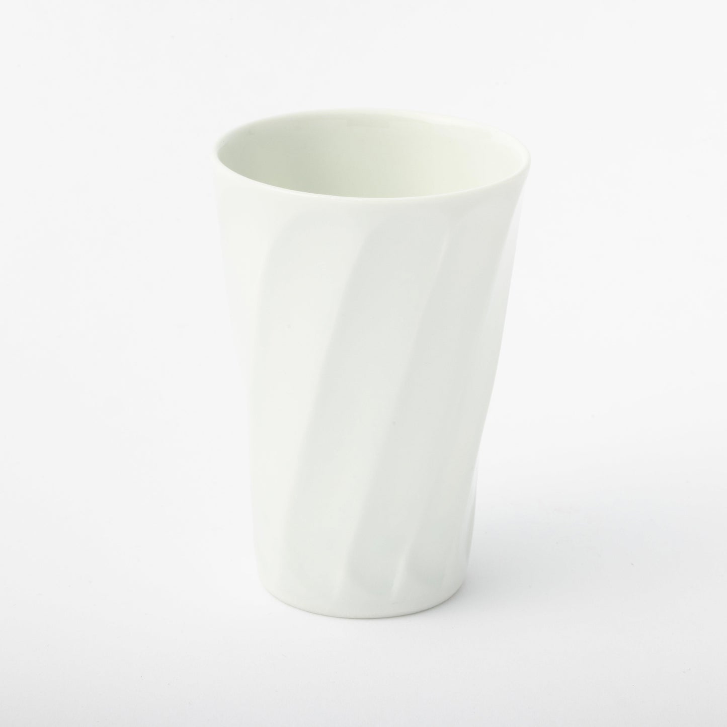 [Issin Kiln] White Porcelain Hand-carved Set of 2 Small Freestyle Cups, Diagonal Engraving and Line Engraving