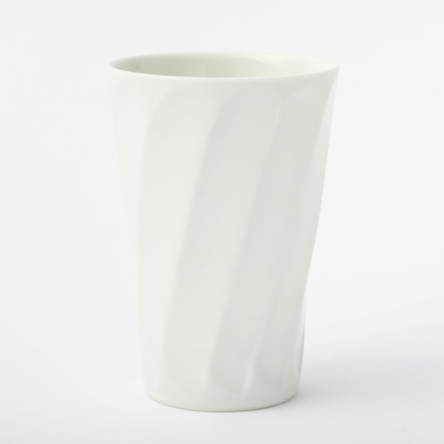 [Issin Kiln] White Porcelain Hand-carved Set of 2 Small Freestyle Cups, Diagonal Engraving and Line Engraving