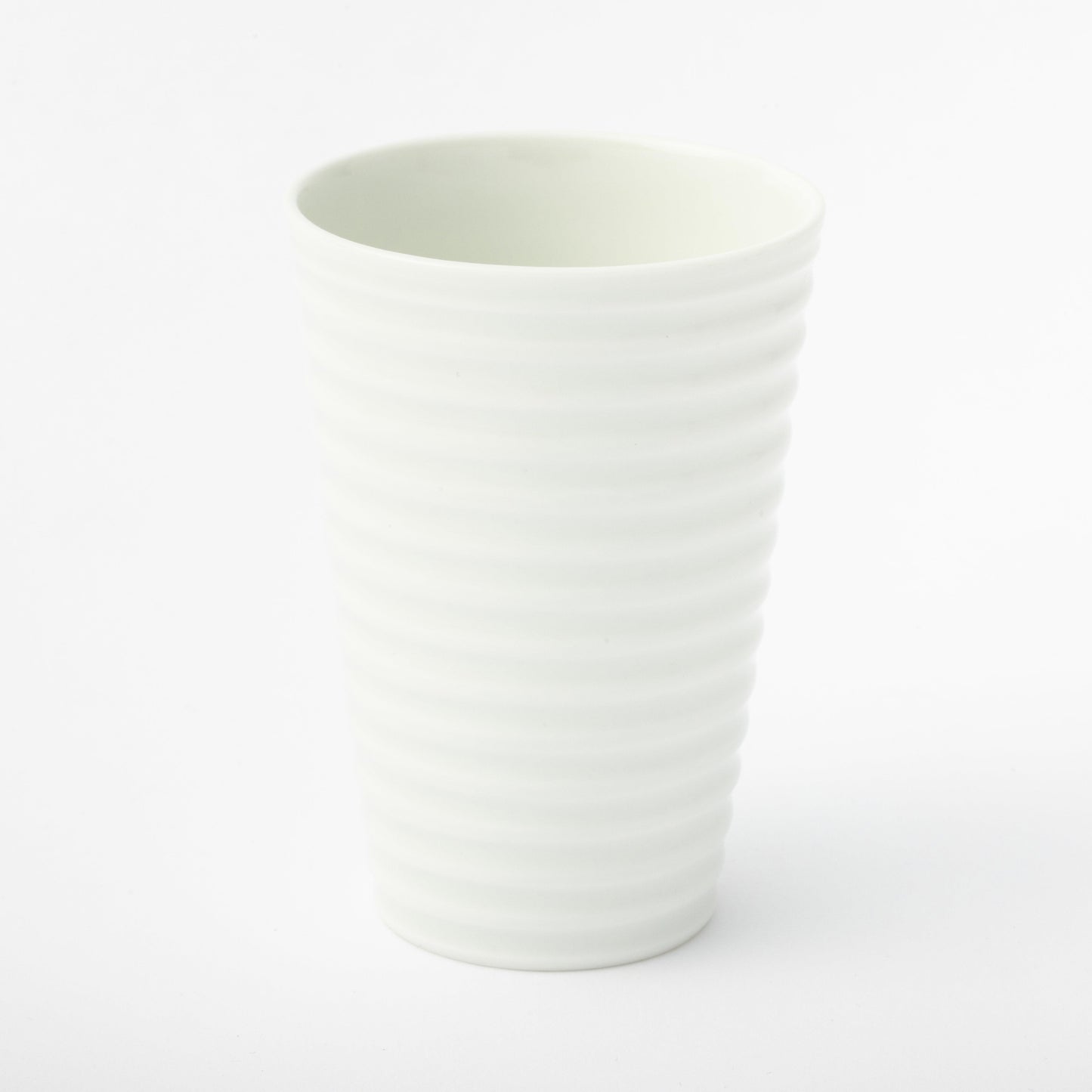 [Issin Kiln] White Porcelain Hand-carved Set of 2 Small Freestyle Cups, Diagonal Engraving and Line Engraving