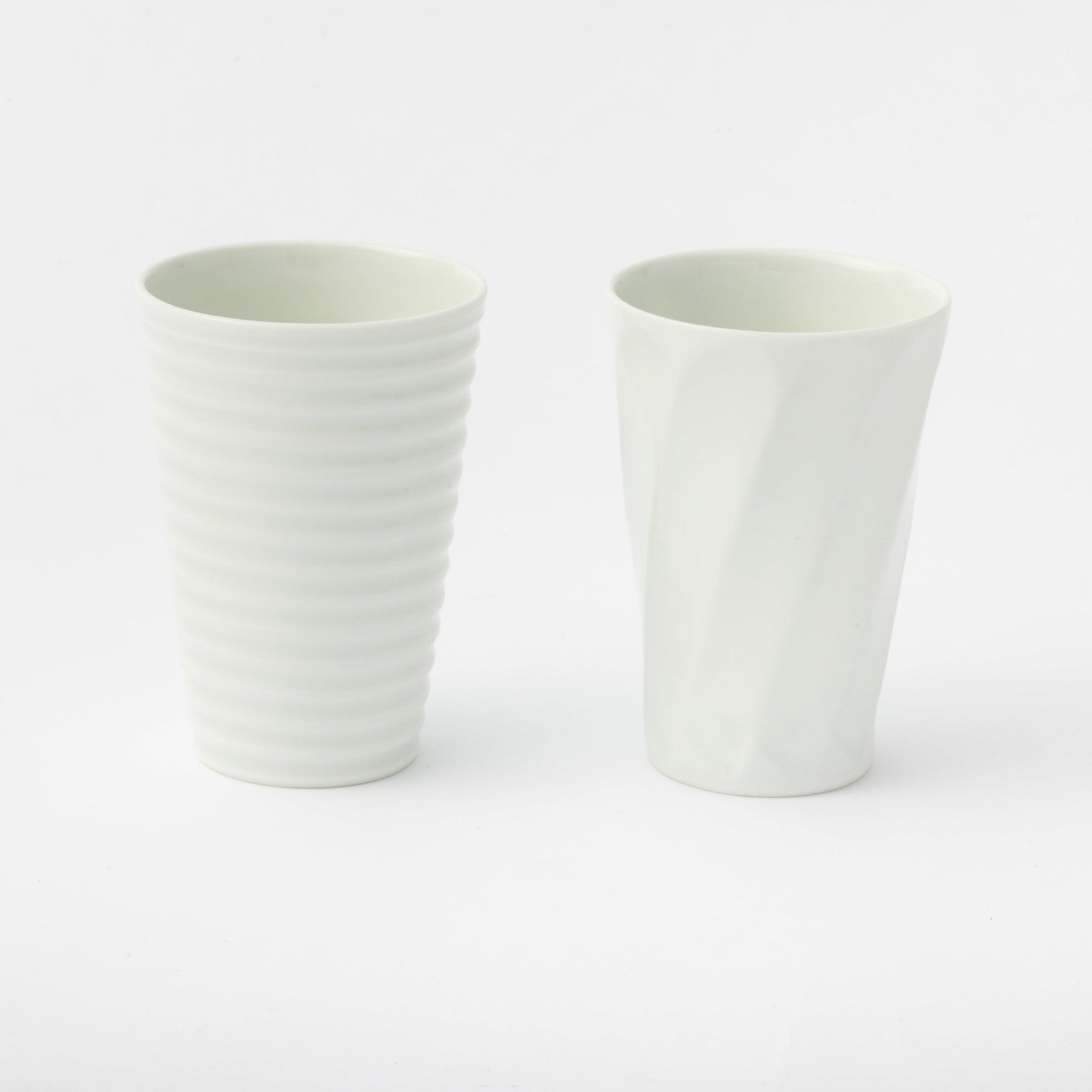 [Issin Kiln] White Porcelain Hand-carved Set of 2 Small Freestyle Cups, Diagonal Engraving and Line Engraving